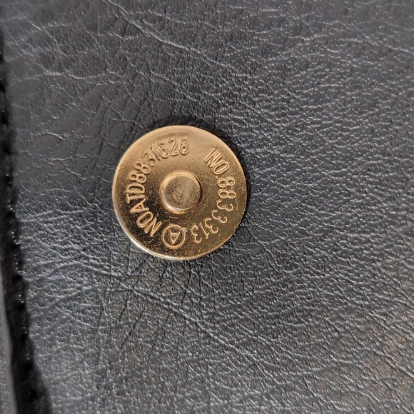 Black Leather Crossbody Bag Size 9+10 - Picture 9 of 9